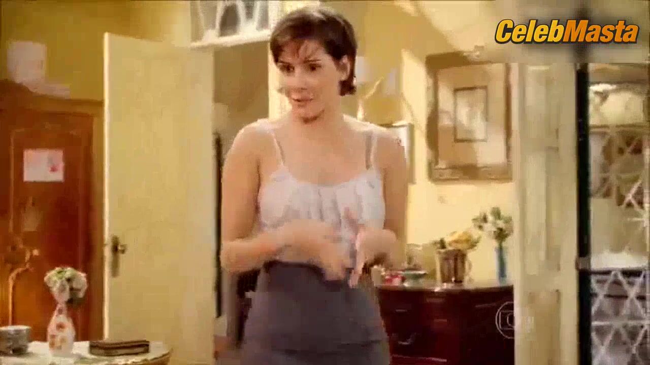 Deborah Secco Underwear Scene From Louco Por Elas - Photo 2 of 5 photo 1