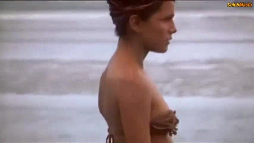 Deborah Secco ’s Tits, Underwear Scene In A Invencao - Photo 2 of 5 photo 1