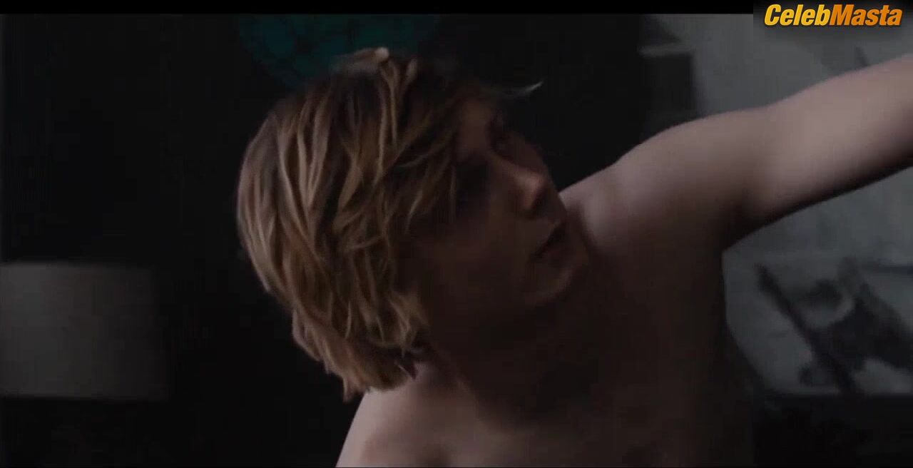 Gina Alice Stiebitz ’s Boobs Scene In Dark - Photo 1 of 5 photo 5