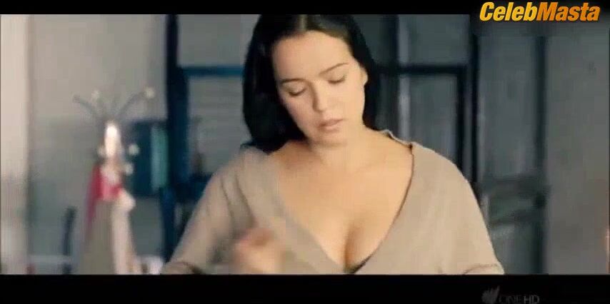 Veronica Sanchez Underwear Scene In Movie Gordos - Photo 2 of 5 photo 1