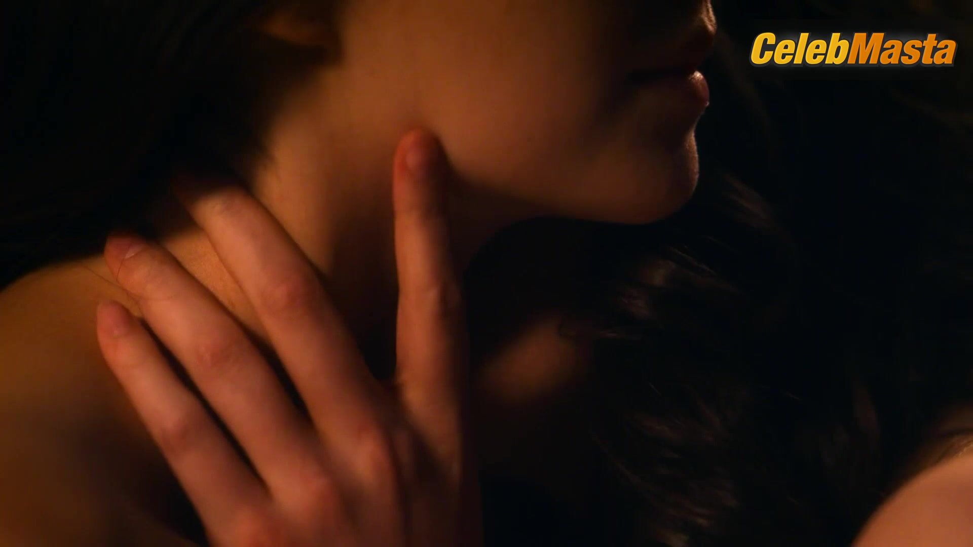 Ella Hunt Hailee Steinfeld And Share Lesbian Scene In - Photo 1 of 5 photo 2