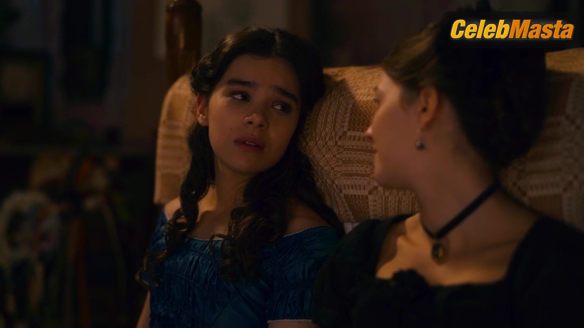 Ella Hunt Hailee Steinfeld And ’s Lesbian Scene - Photo 2 of 5 photo 1
