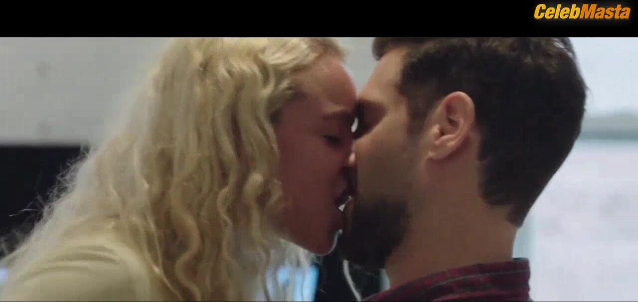 Morgan Saylor ’s Tits Scene In White Girl - Photo 2 of 5 photo 1
