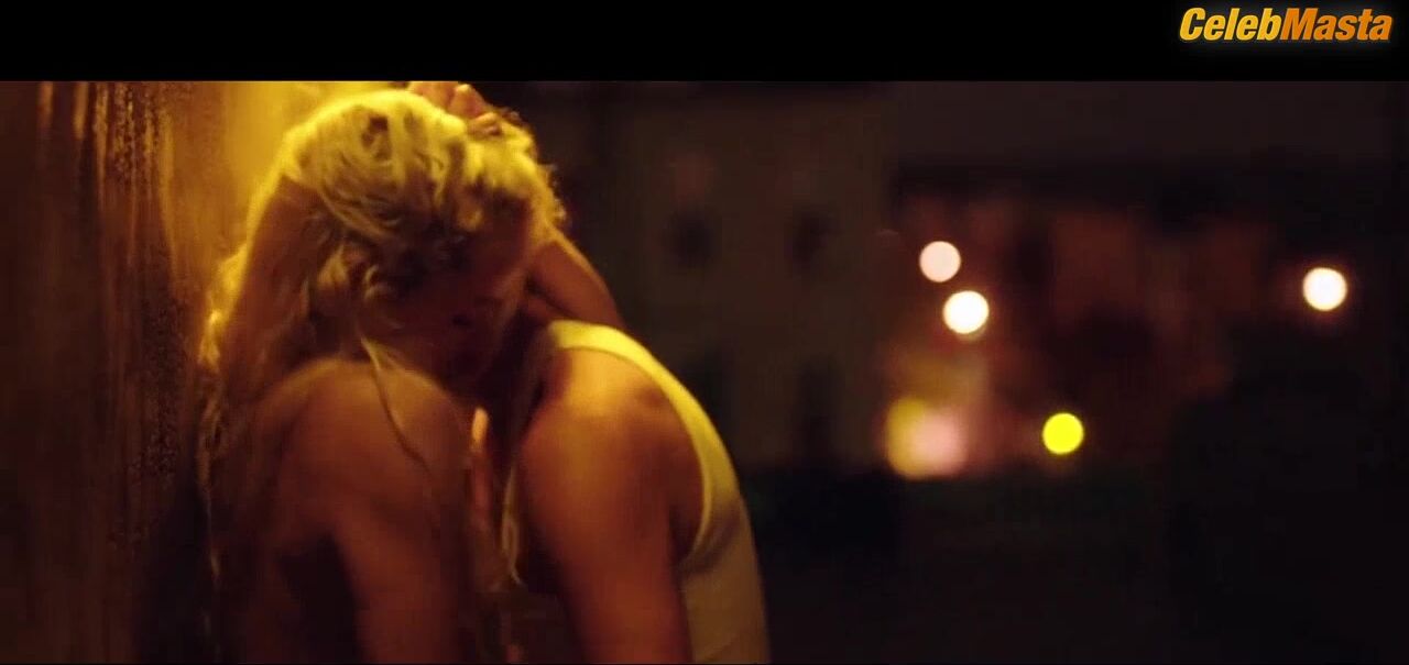 Morgan Saylor ’s Tits Scene In White Girl - Photo 2 of 5