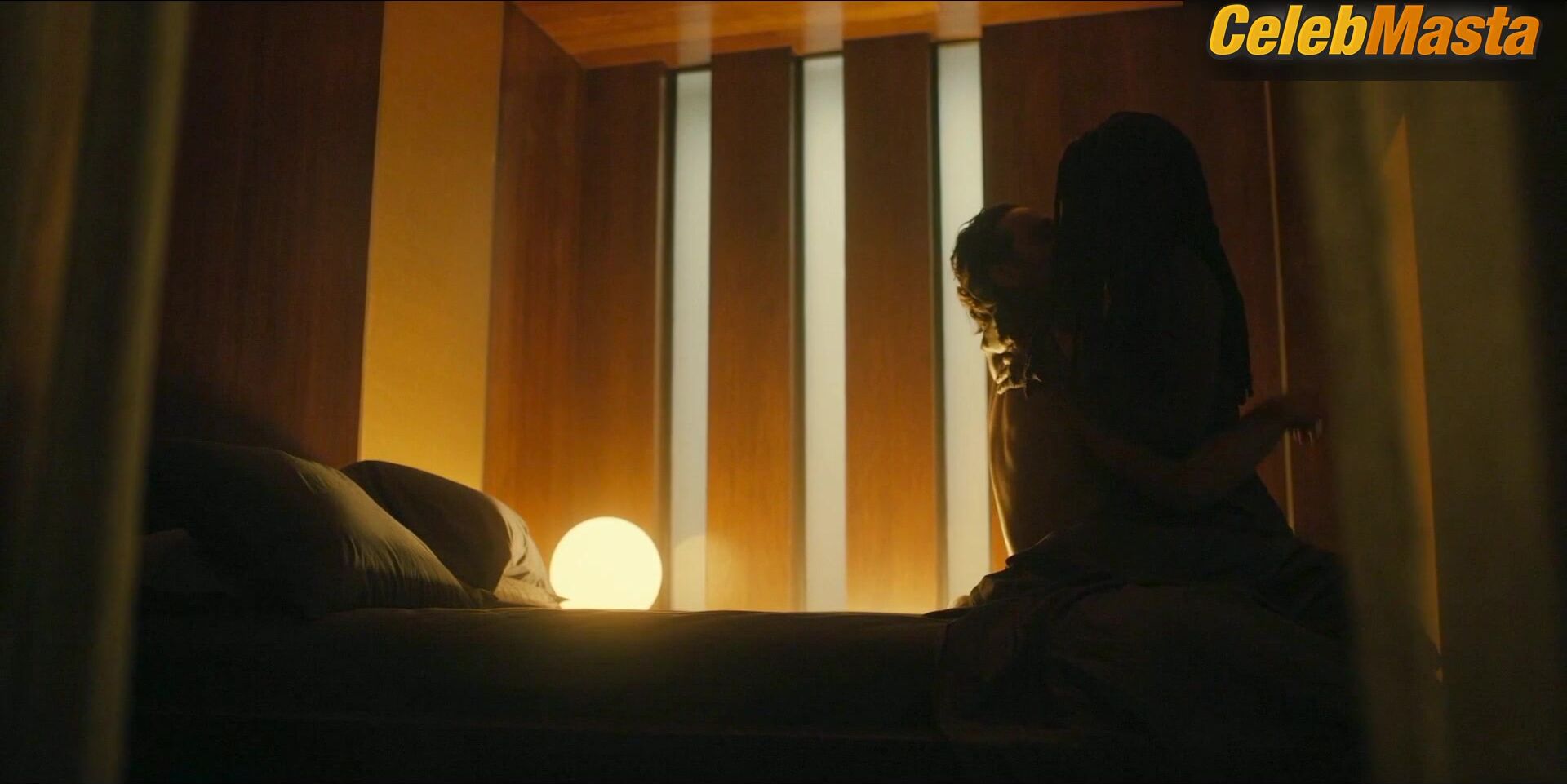 Danai Gurira ’s Sexy Scene From The Walking Dead - Photo 1 of 5