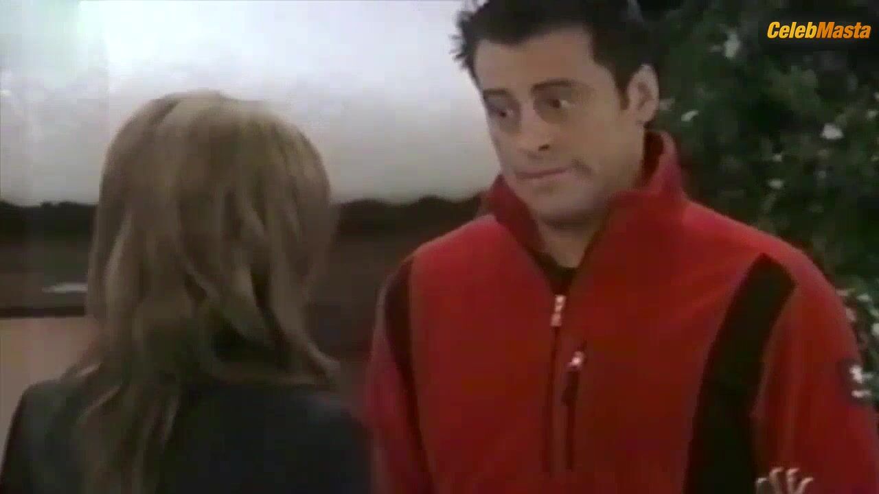 Carmen Electra Boobs Scene In Joey - Photo 2 of 5
