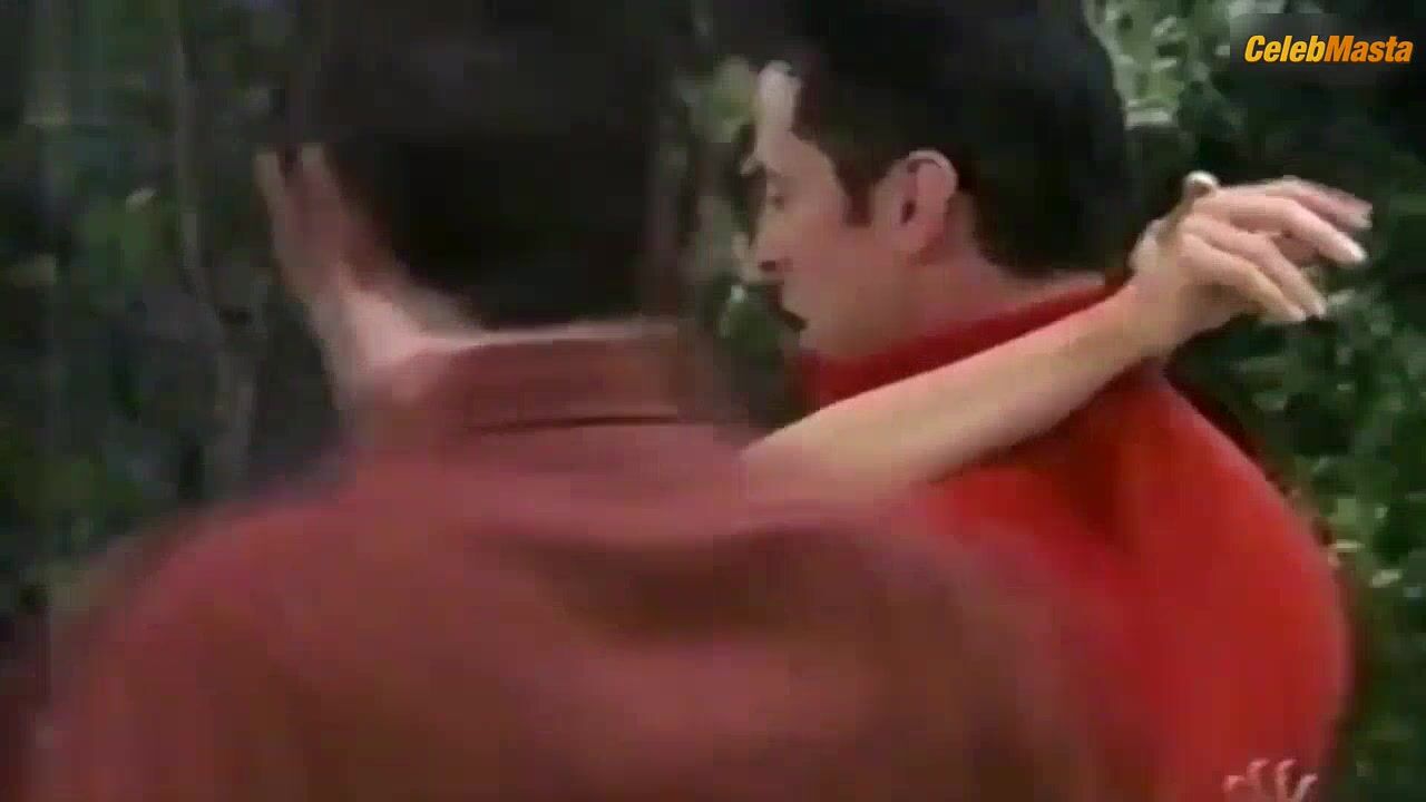 Carmen Electra Boobs Scene In Joey - Photo 2 of 5 photo 5