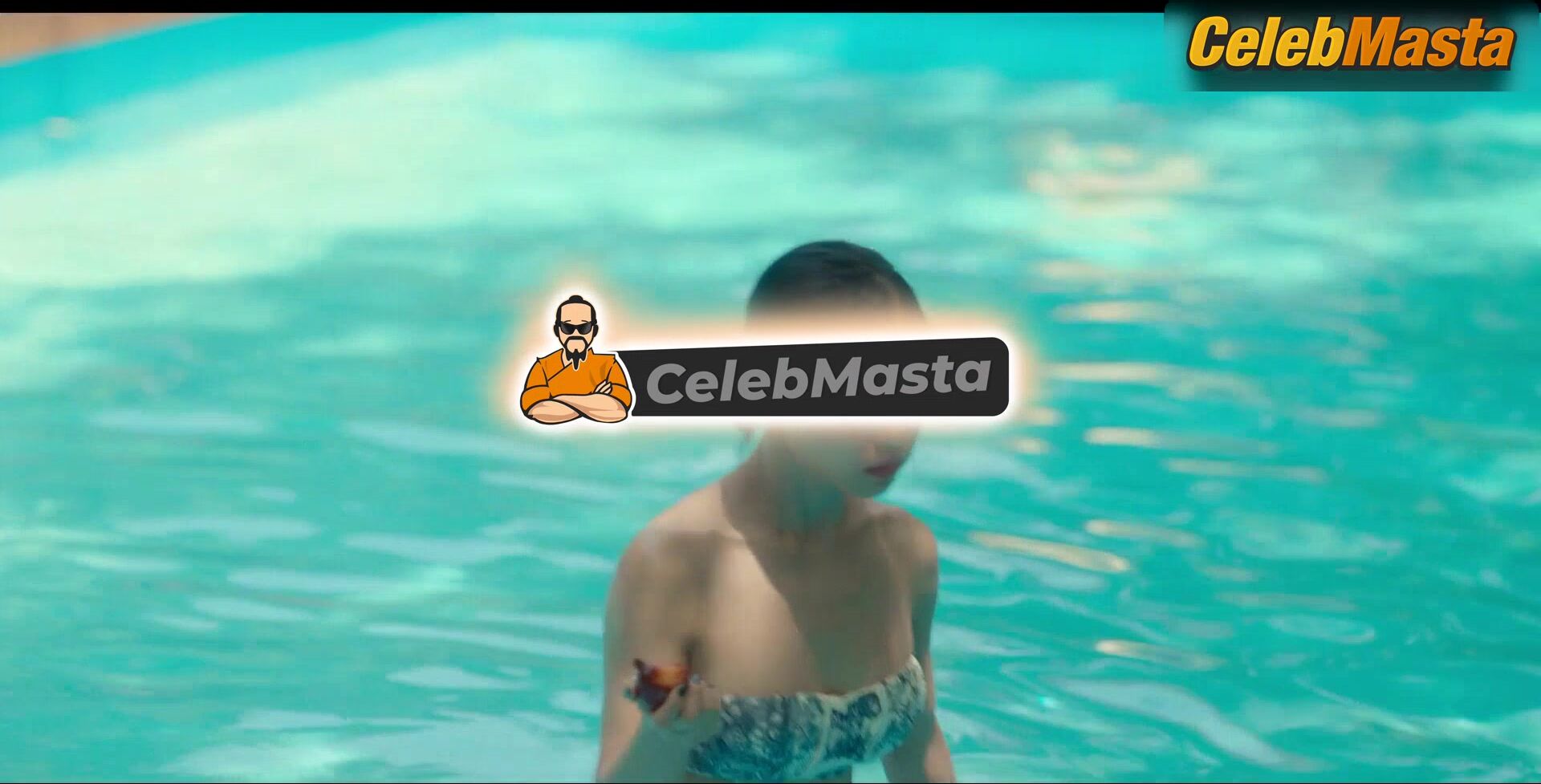 Go Min-si Flaunts Swimsuit Scene In The Frog - Photo 2 of 5 photo 1