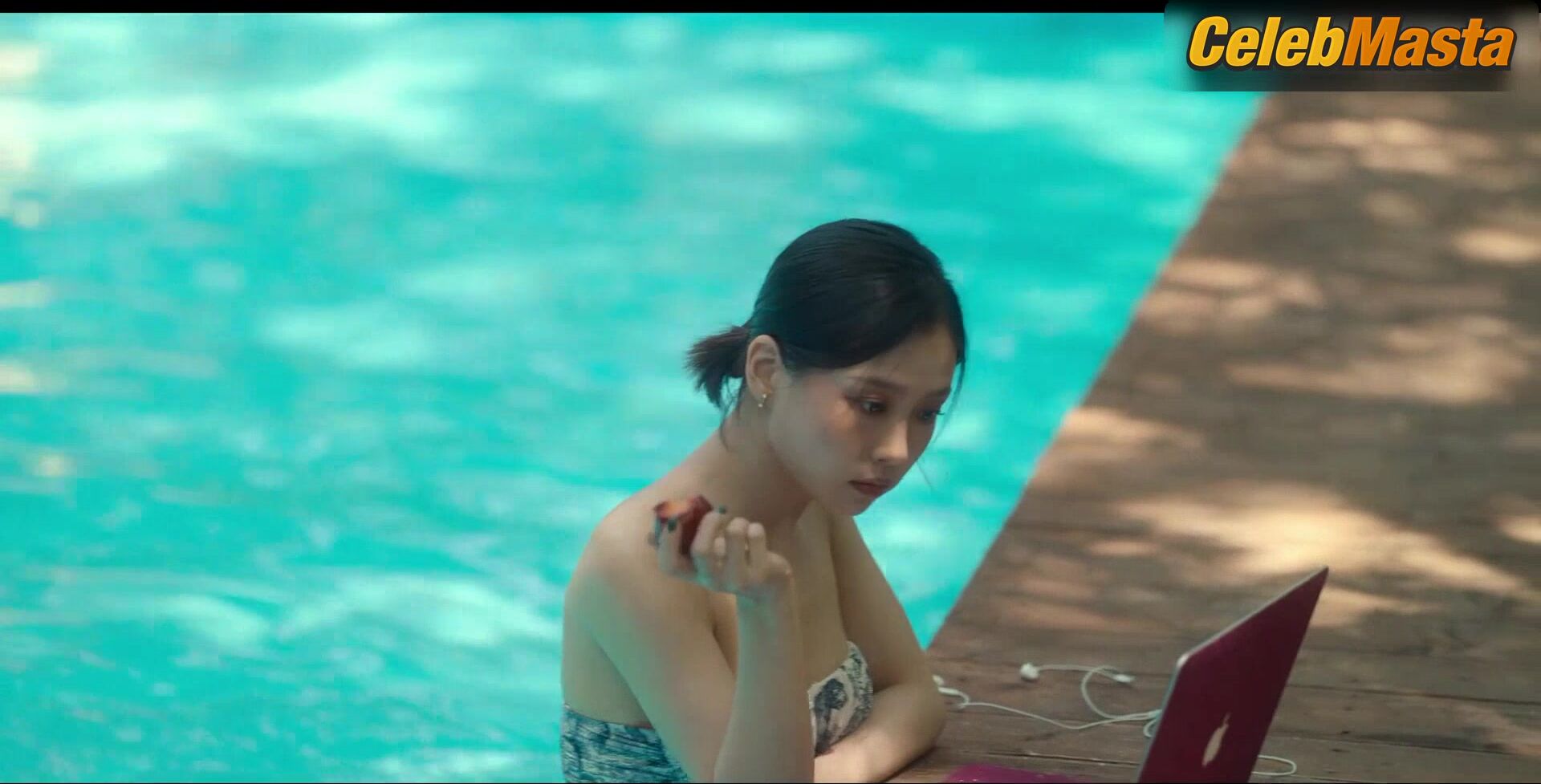 Go Min-si Flaunts Swimsuit Scene In The Frog - Photo 2 of 5 photo 4