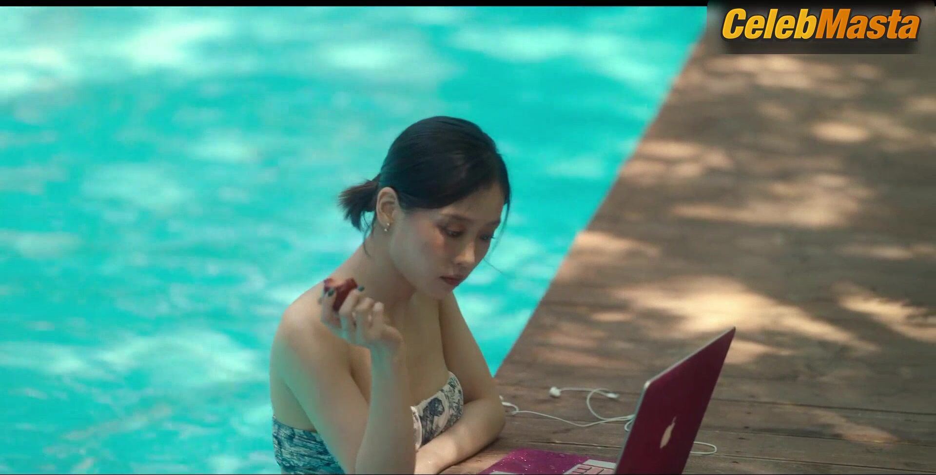 Go Min-si Flaunts Swimsuit Scene In The Frog - Photo 2 of 5 photo 5