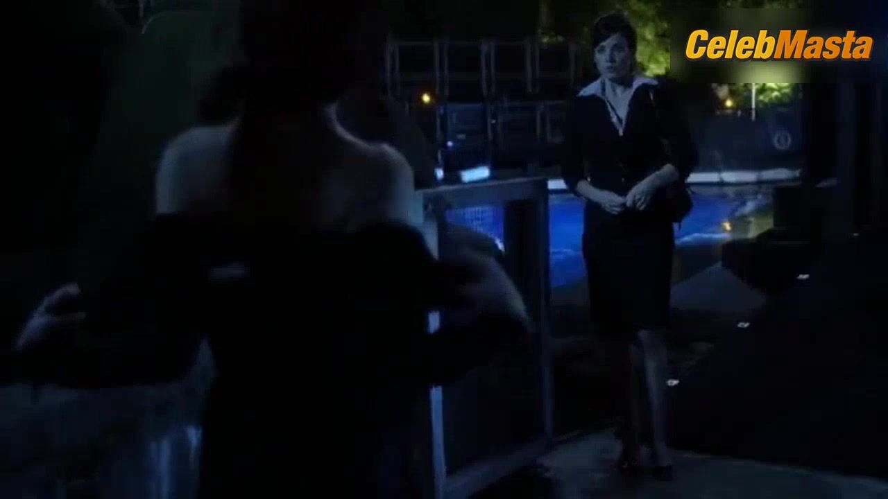 Elena Satine ’s Tits, Swimsuit Scene In Smallville - Photo 1 of 5 photo 4