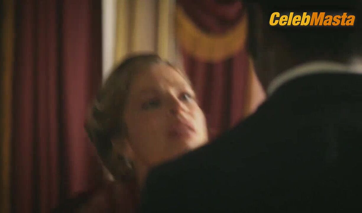 Grazi Massafera Hot Scene In Madam Beja - Photo 2 of 5