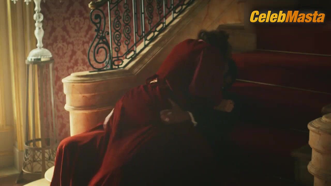 Grazi Massafera Hot Scene In Madam Beja - Photo 2 of 5 photo 5