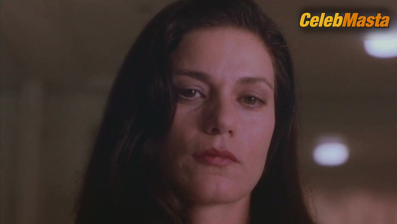 Linda Fiorentino Bares Breasts Scene In Jade - Photo 2 of 5 photo 5