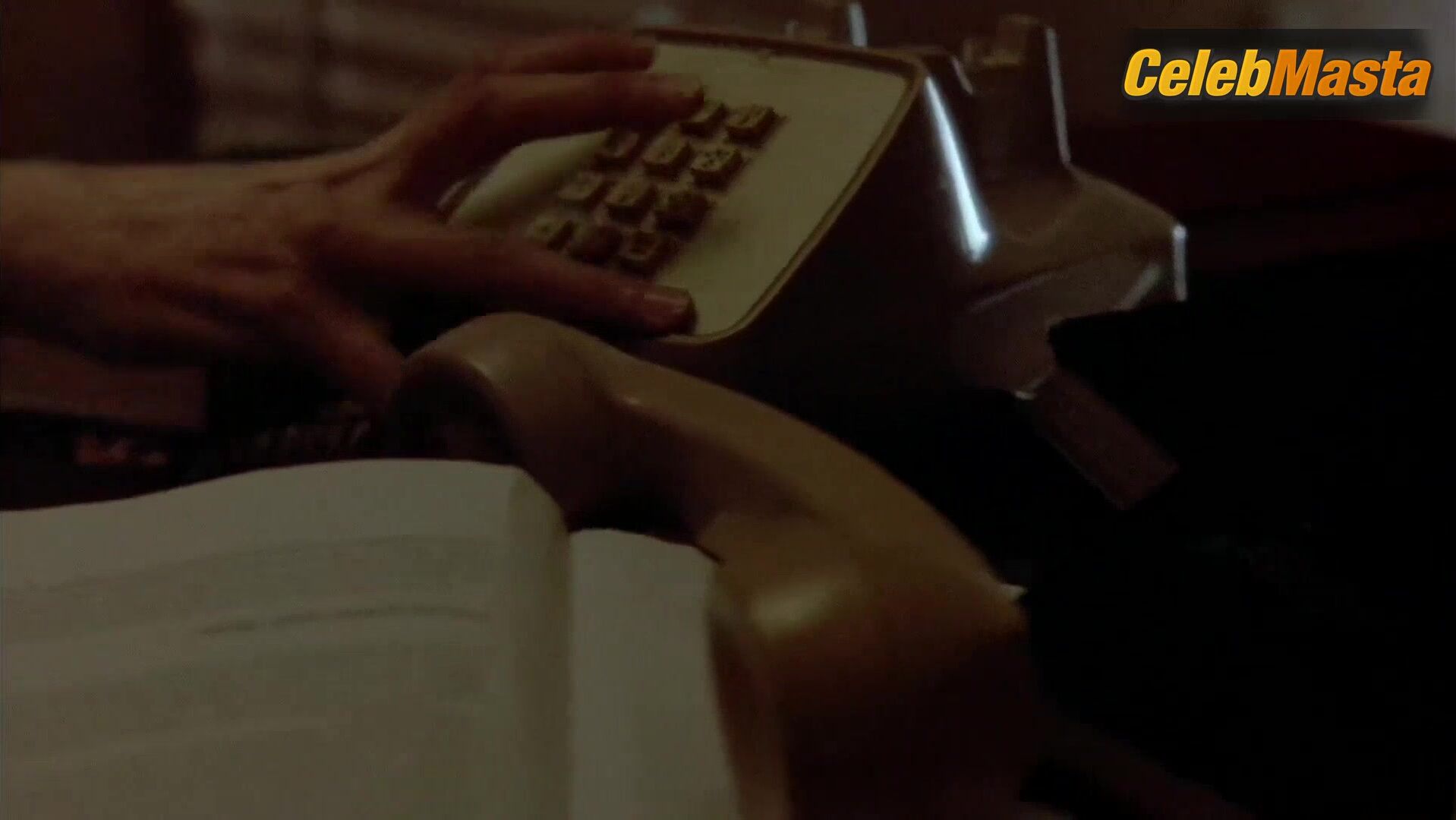 Linda Fiorentino Flaunts Butt Scene In The Last Seduction - Photo 1 of 5 photo 5