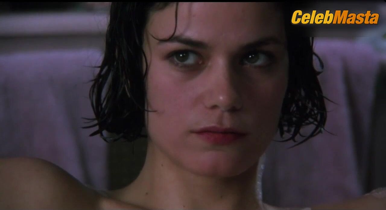 Linda Fiorentino Boobs Scene In The Moderns - Photo 1 of 5 photo 2