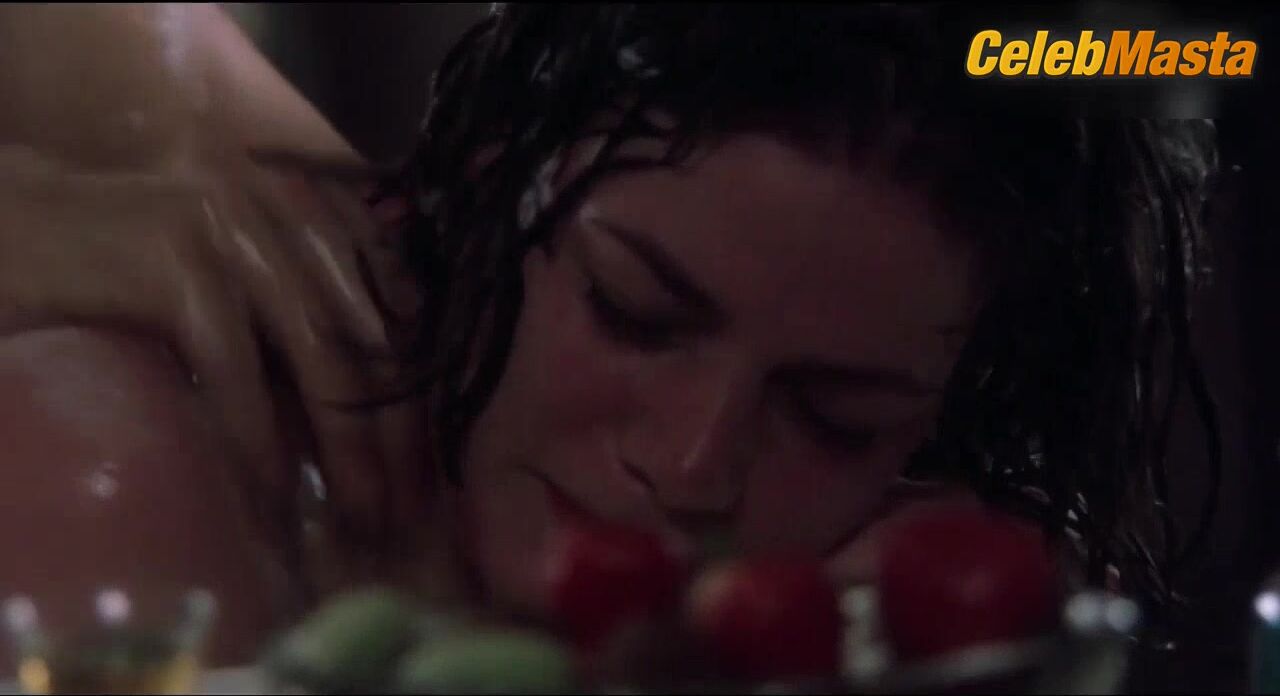Linda Fiorentino Boobs Scene In The Moderns - Photo 1 of 5 photo 5