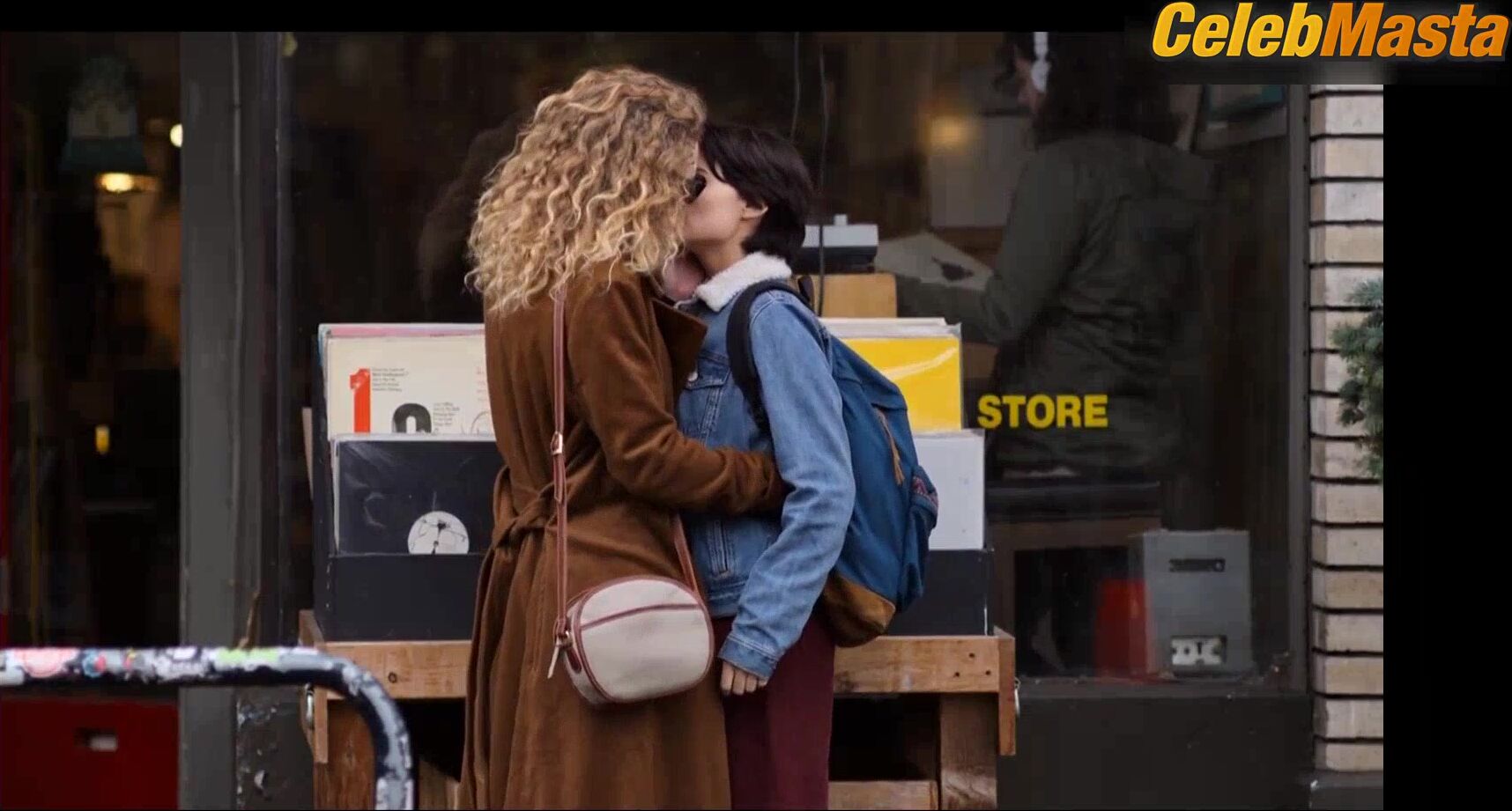 Brianna Hildebrand Kat Cunning And Share Lesbian Scene In - Photo 1 of 5