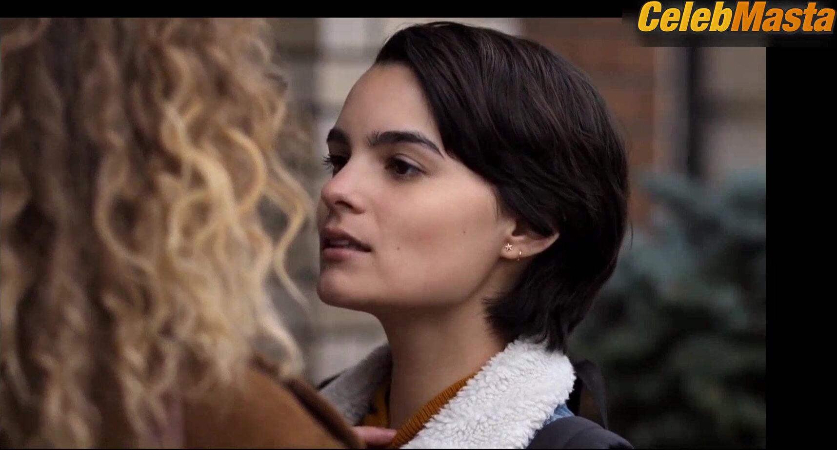 Brianna Hildebrand Kat Cunning And Share Lesbian Scene In - Photo 1 of 5 photo 2