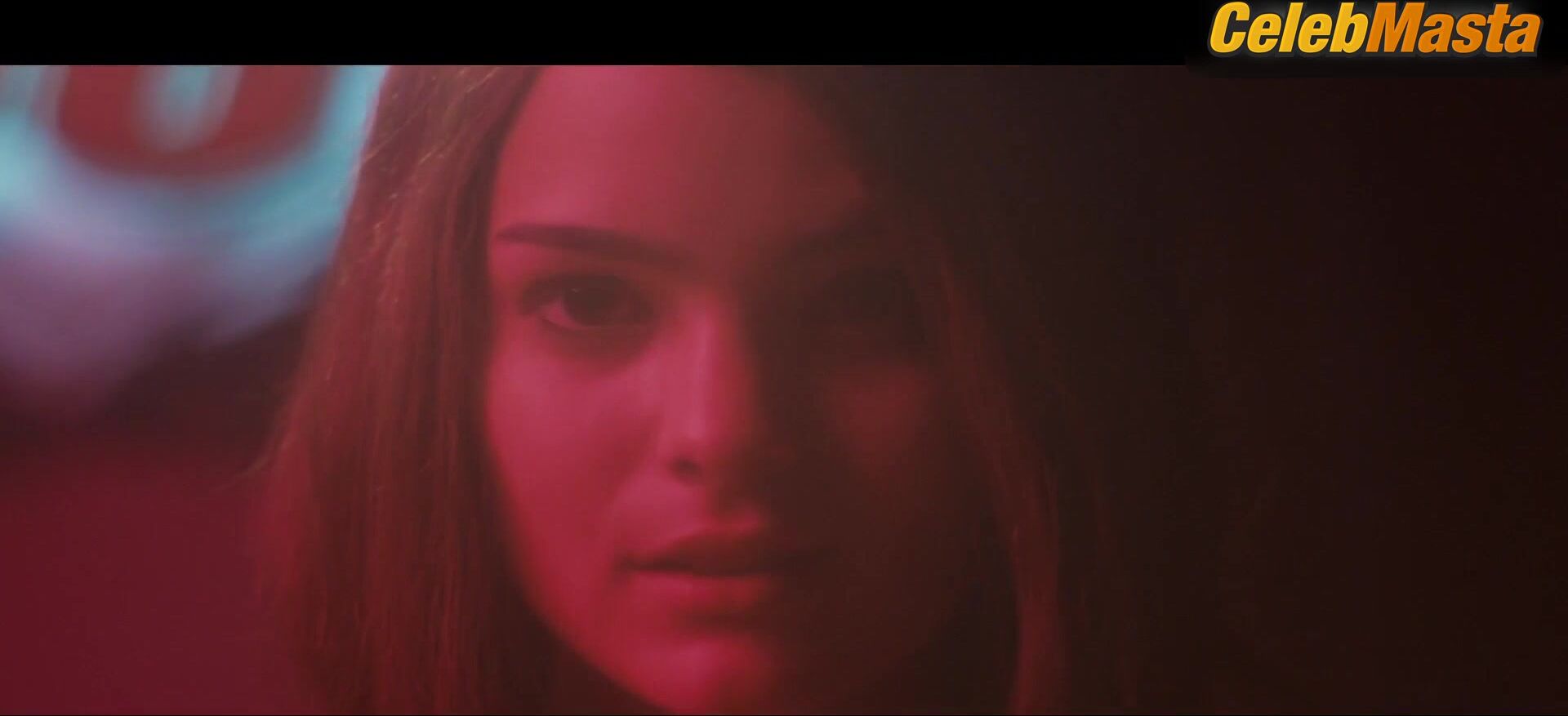 Brianna Hildebrand And Dylan Gelula’s Lesbian Sex Scene - Photo 4 of 5 photo 1