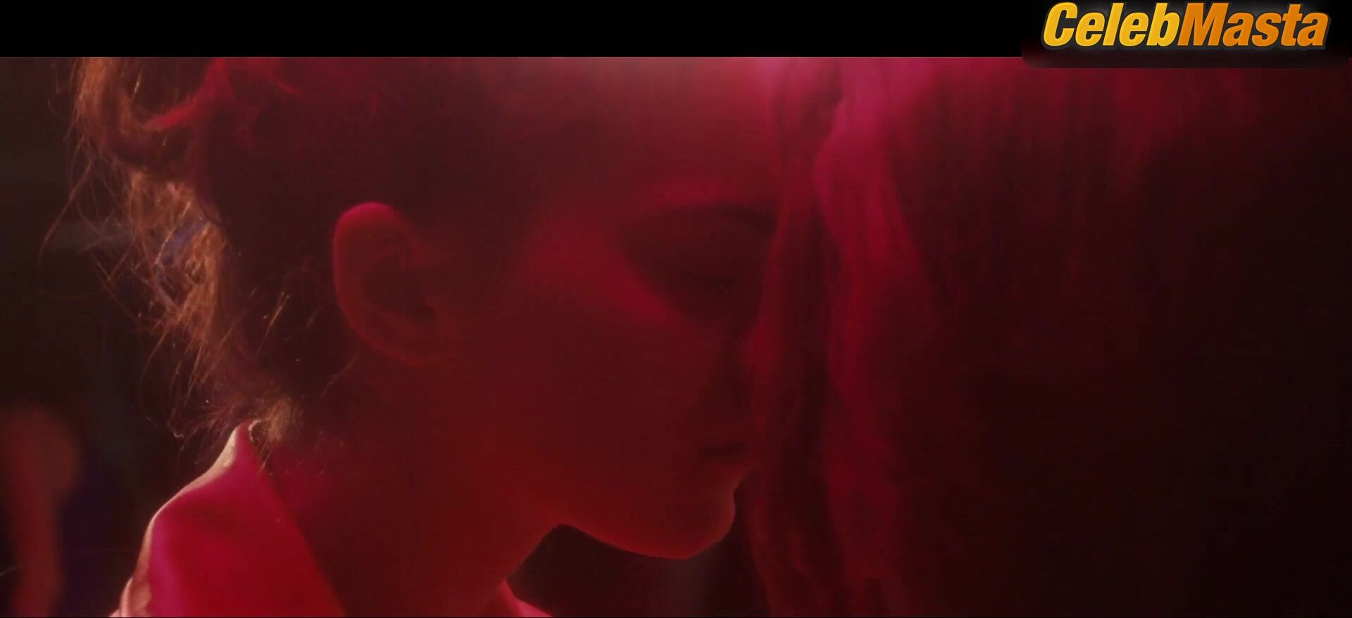 Brianna Hildebrand And Dylan Gelula’s Lesbian Sex Scene - Photo 4 of 5