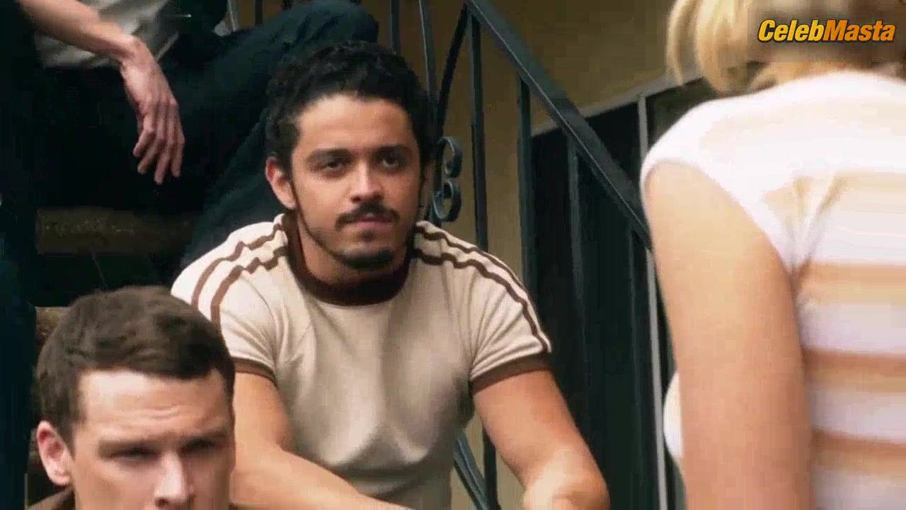 Leila George ’s Boobs Scene In Animal Kingdom - Photo 2 of 5