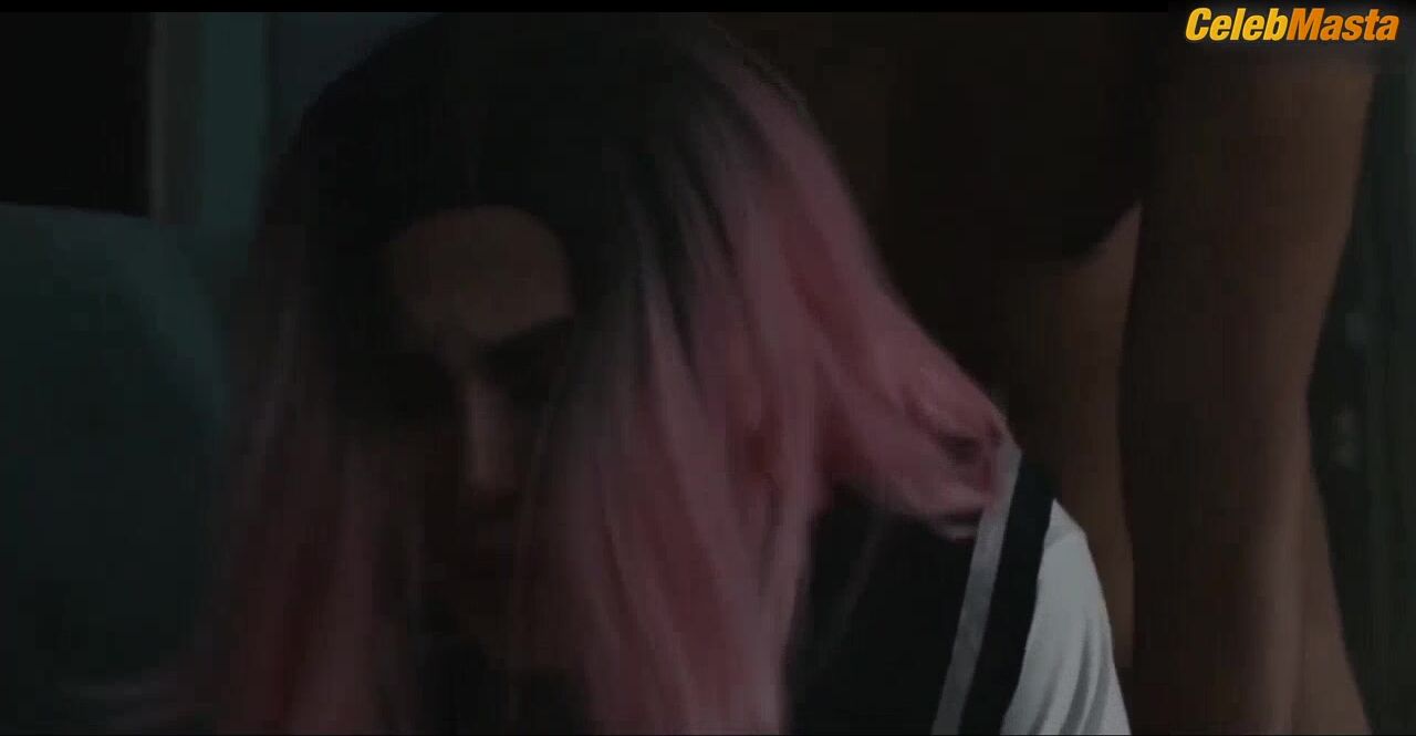 Cloe Barreto Shows Booty And Tits Scene In Do You Think I - Photo 2 of 5 photo 5