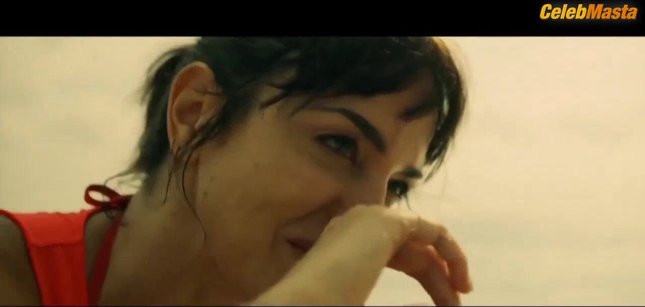 Irene Arcos Veronica Sanchez And Bare Tits Scene In El - Photo 1 of 5