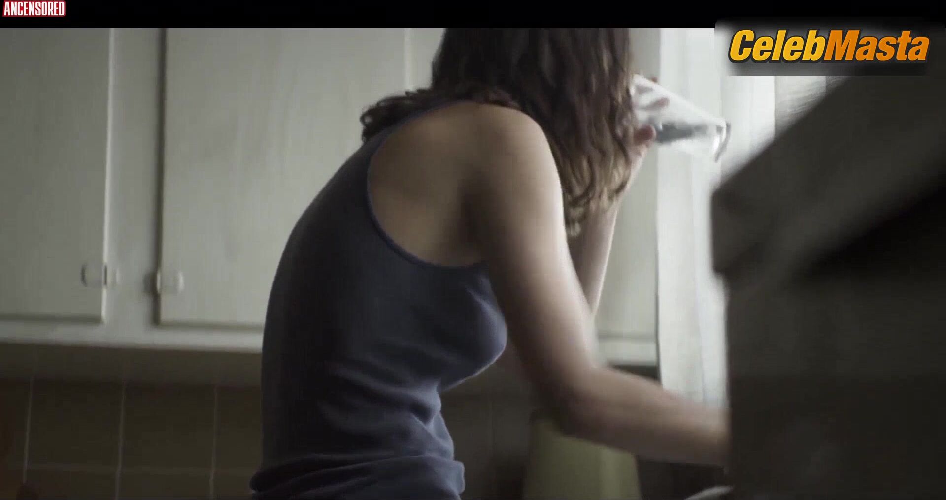 Phoebe Tonkin Sizzling Scene In H2o Just Add Water - Photo 1 of 5