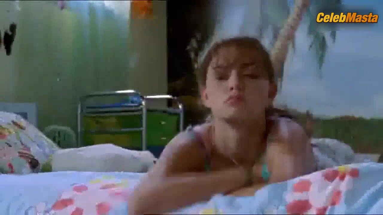 Phoebe Tonkin Hot Scene In H2o Just Add Water - Photo 1 of 5 photo 2