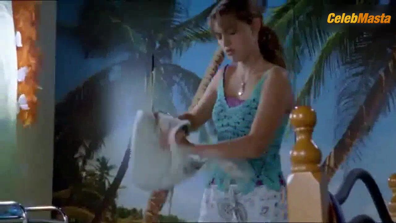 Phoebe Tonkin Hot Scene In H2o Just Add Water - Photo 1 of 5 photo 4