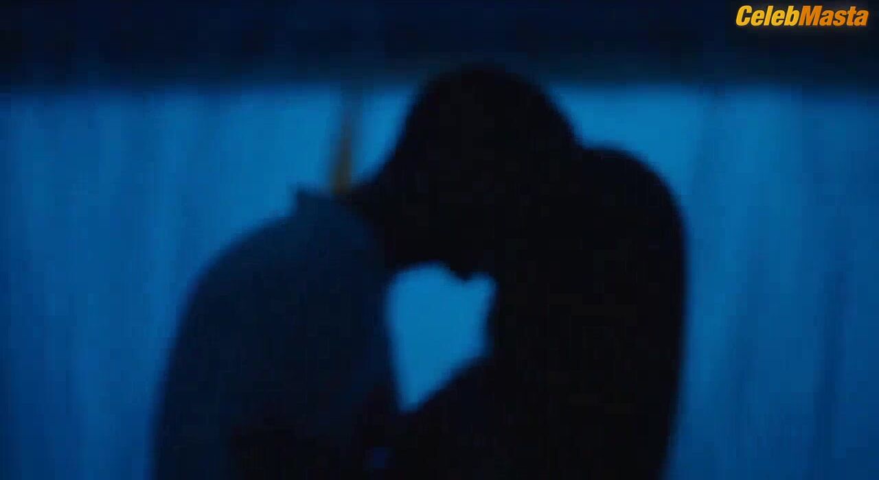 Elcin Sangu Sex Scene From Mutluluk Zamani - Photo 5 of 5 photo 4