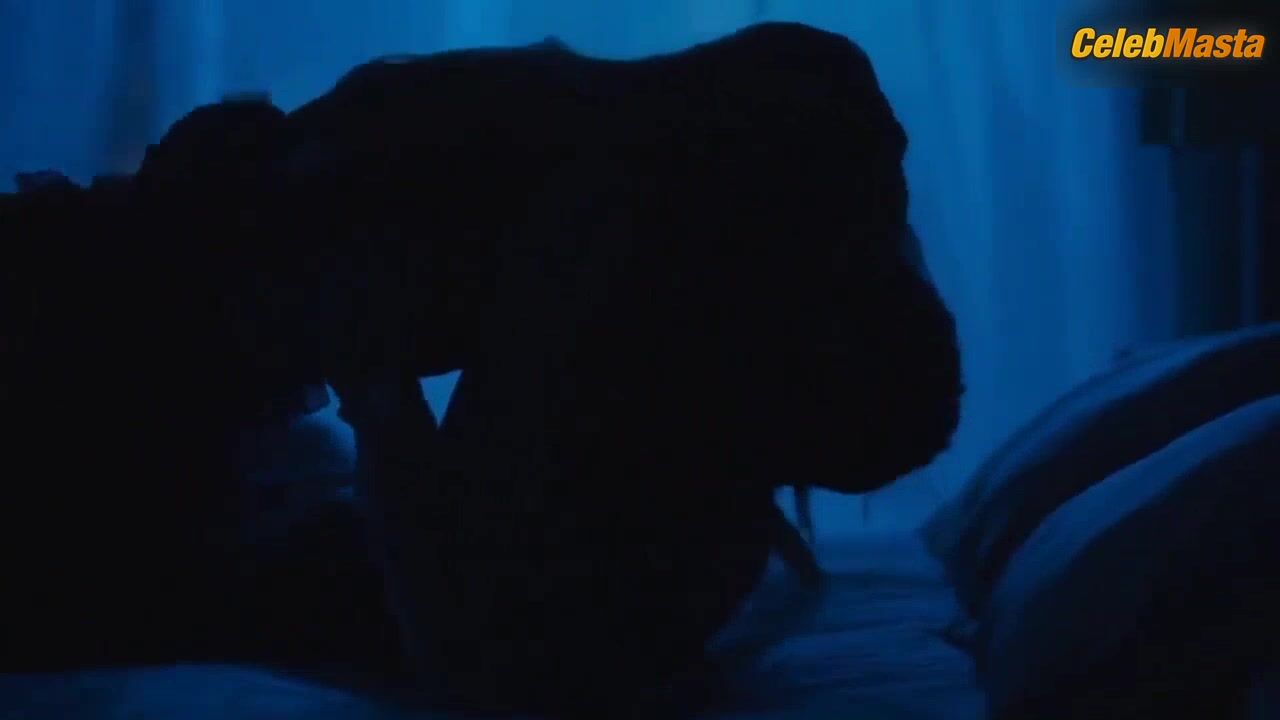 Elcin Sangu Sex Scene From Mutluluk Zamani - Photo 5 of 5