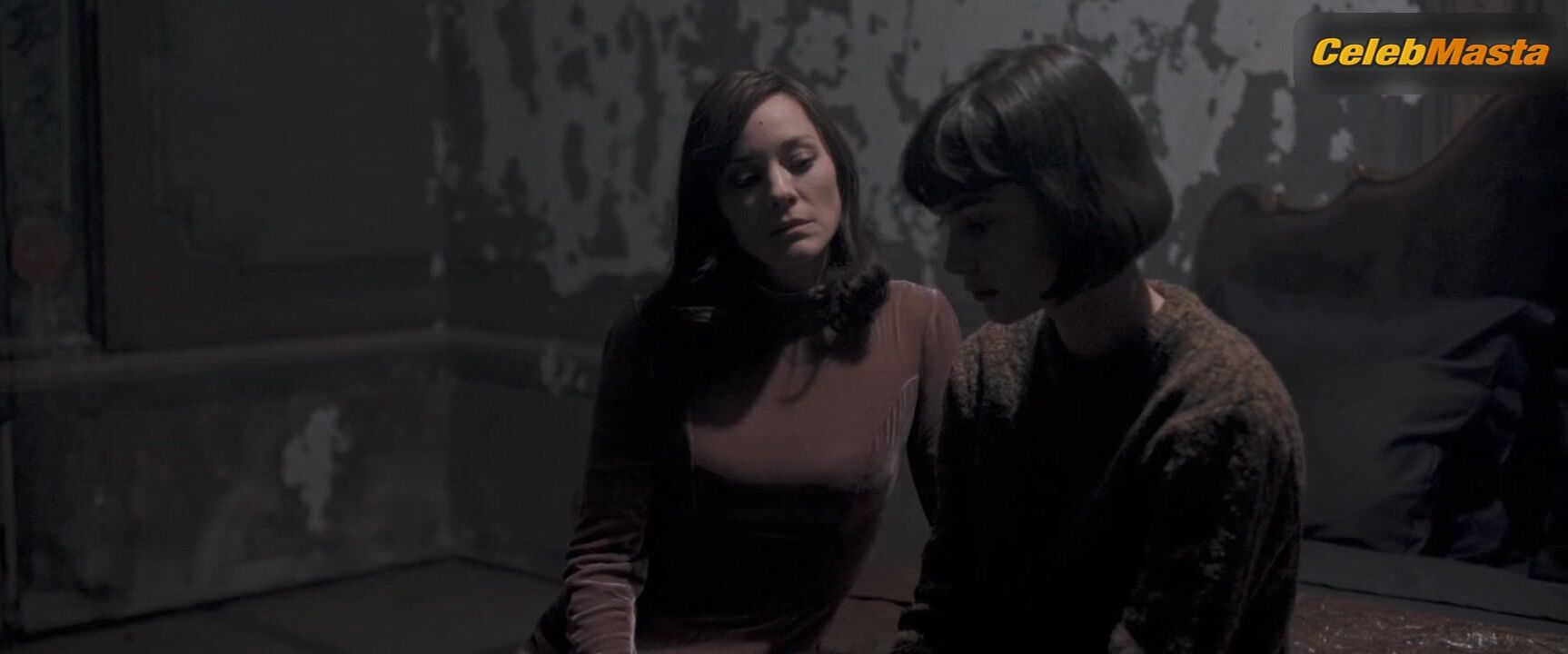 Clara Pacini And Marion Cotillard’s Lesbian Scene - Photo 1 of 5