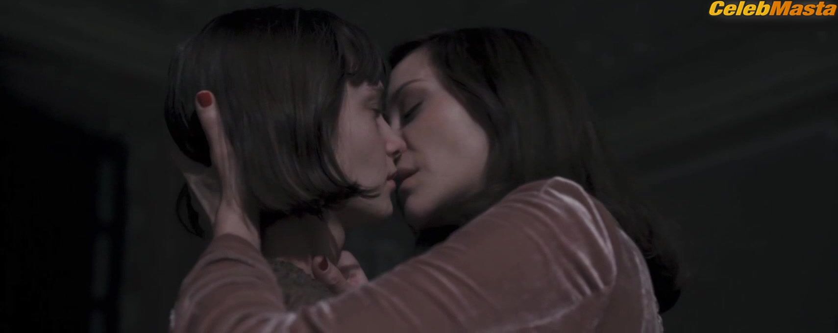 Clara Pacini And Marion Cotillard’s Lesbian Scene - Photo 1 of 5 photo 5