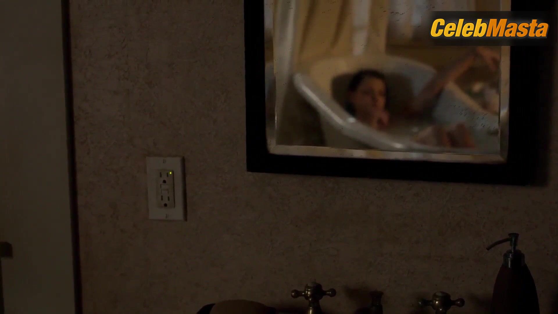 Phoebe Tonkin Flaunts Sex Scene In The Secret Circle - Photo 2 of 5 photo 1