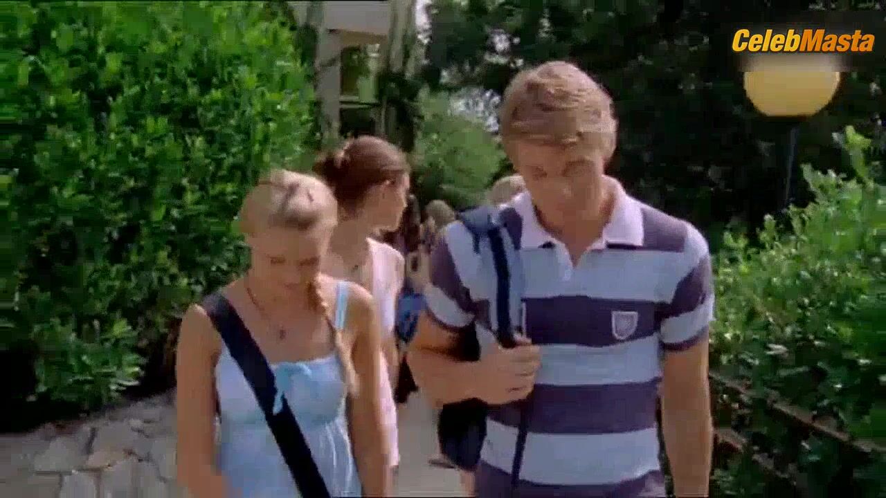 Phoebe Tonkin Hot Sex Scene In H2o Just Add Water - Photo 1 of 5 photo 4
