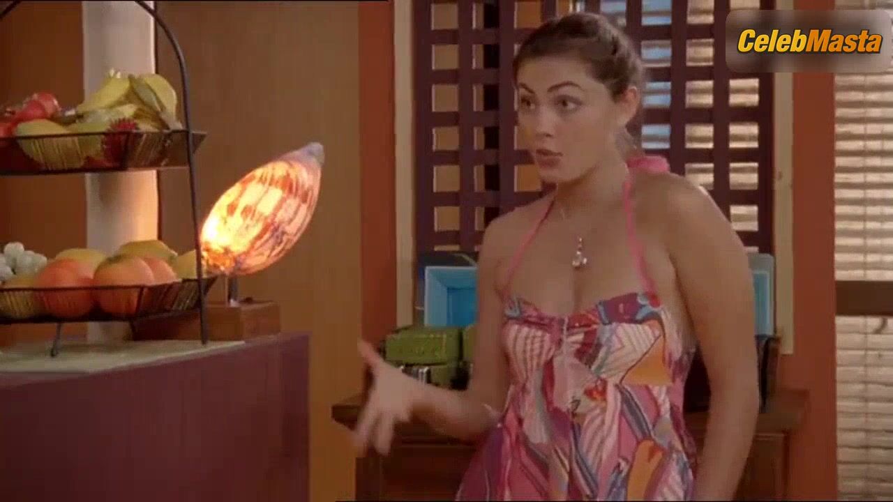 Phoebe Tonkin Flirty Scene In H2o Just Add Water - Photo 1 of 5 photo 4