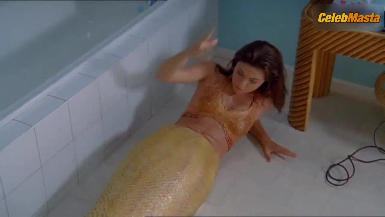 Phoebe Tonkin Flaunts Hot Scene In H2o Just Add Water - Photo 1 of 5 photo 5