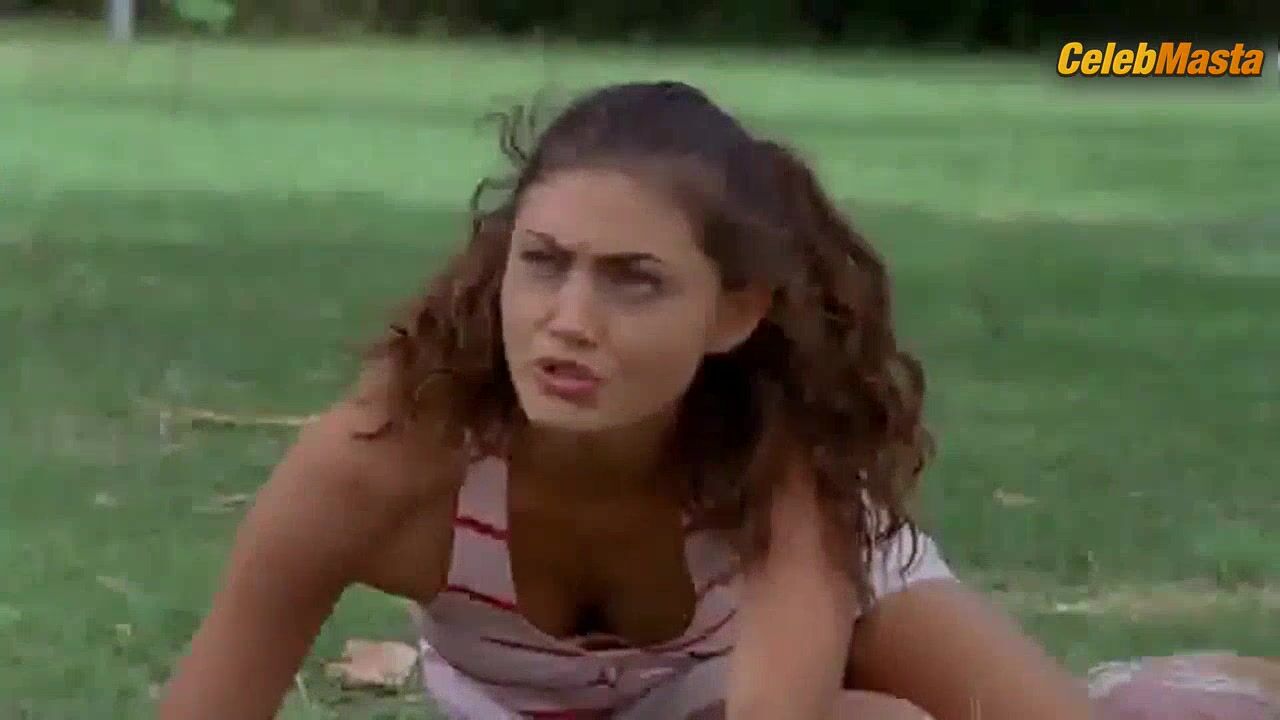 Phoebe Tonkin Displays Racy Scene In H2o Just Add Water - Photo 2 of 5