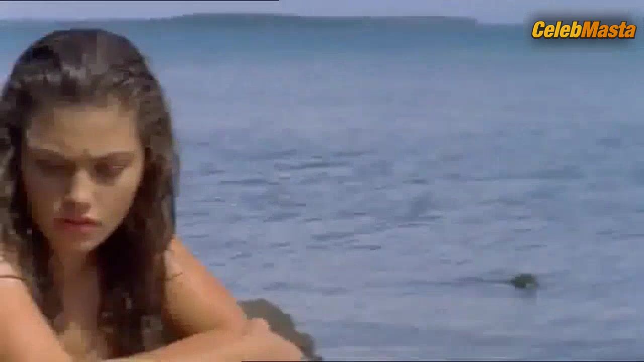 Phoebe Tonkin Flaunts Racy Scene In H2o Just Add Water - Photo 1 of 5