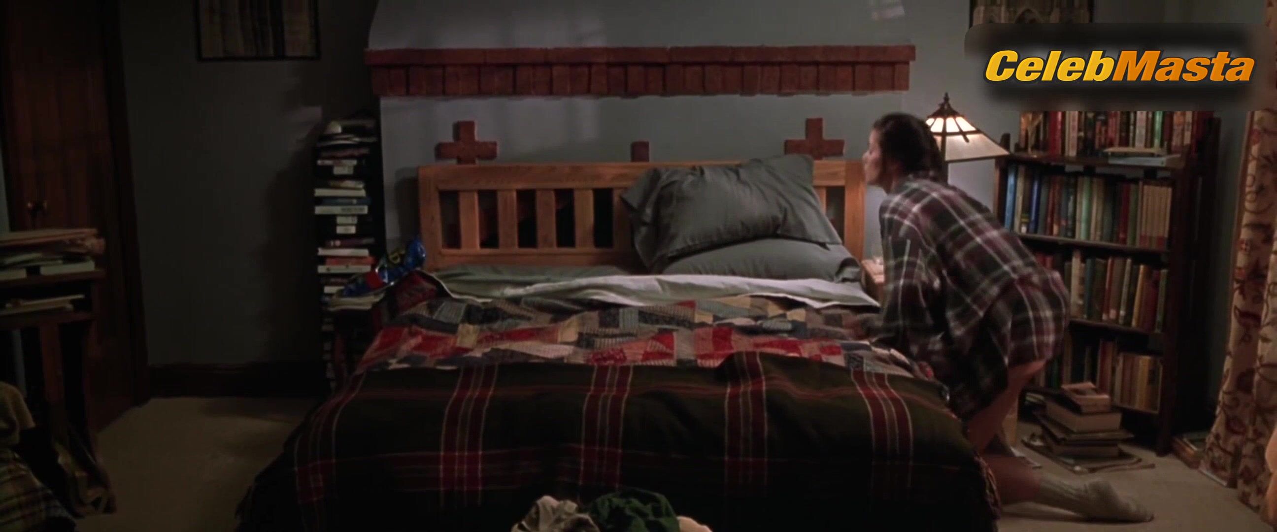 Linda Fiorentino Ass, Tits Scene From Dogma - Photo 2 of 5 photo 1