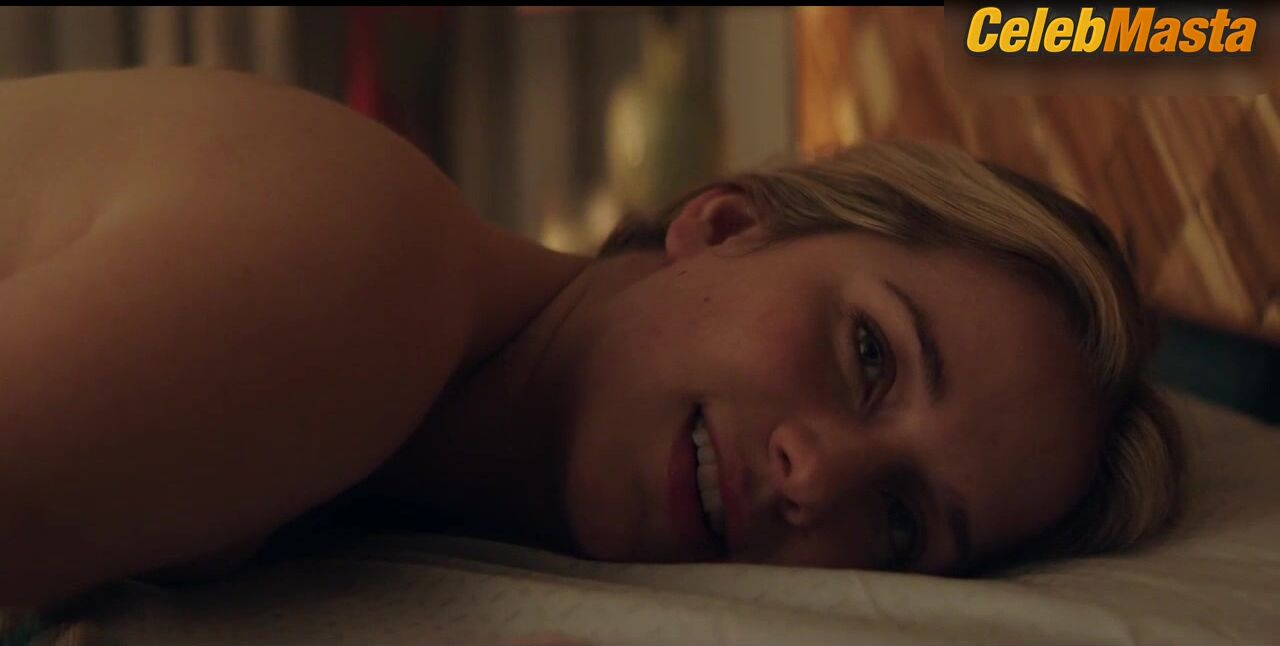 Elizabeth Lail ’s Sex Scene In You - Photo 1 of 5 photo 2