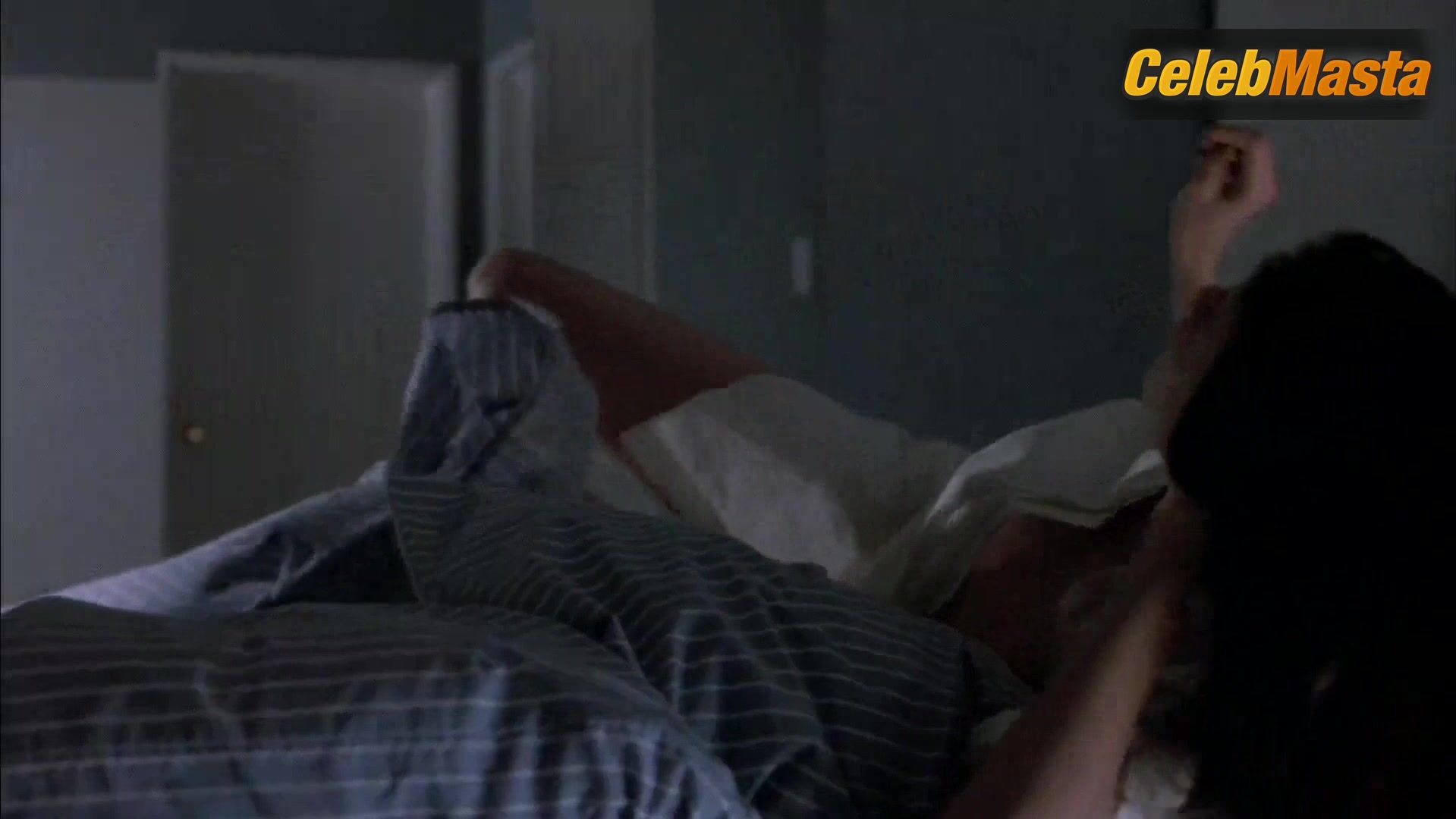 Linda Fiorentino Booty Scene In The Last Seduction - Photo 2 of 5 photo 1