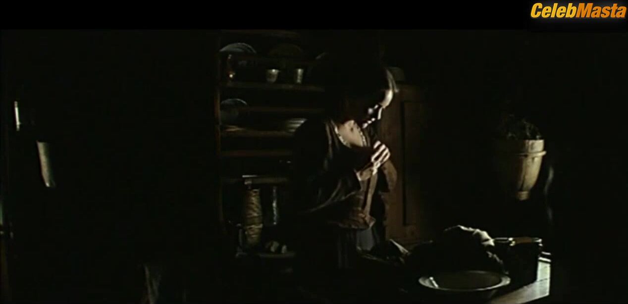 Marion Cotillard ’s Tits Scene From La Guerre Dans Le - Photo 2 of 5 photo 1