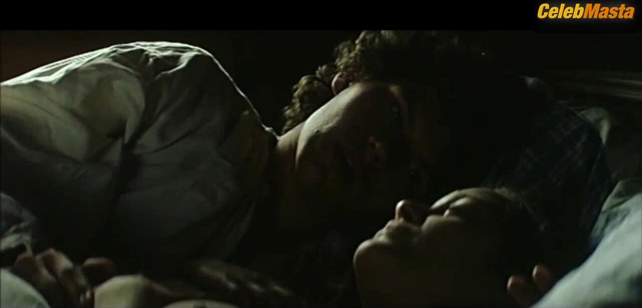 Marion Cotillard ’s Tits Scene From La Guerre Dans Le - Photo 2 of 5 photo 5