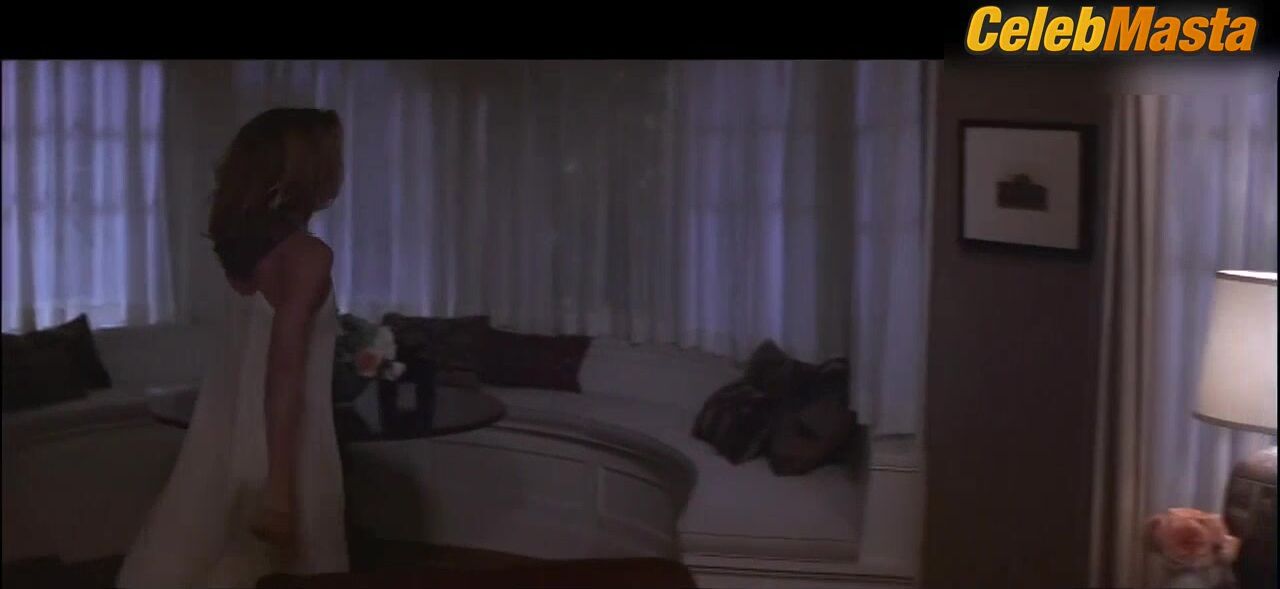 Michelle Pfeiffer Reveals Sex Scene In What Lies Beneath - Photo 2 of 5 photo 1