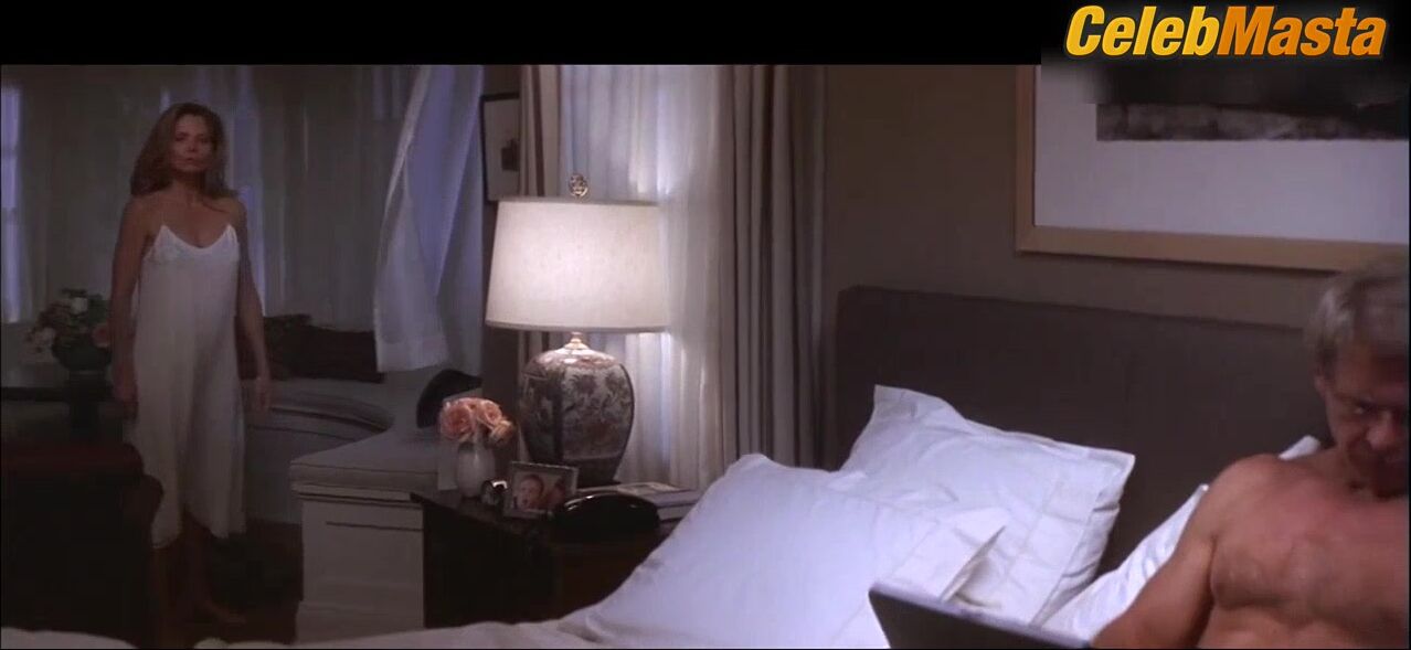 Michelle Pfeiffer Reveals Sex Scene In What Lies Beneath - Photo 2 of 5