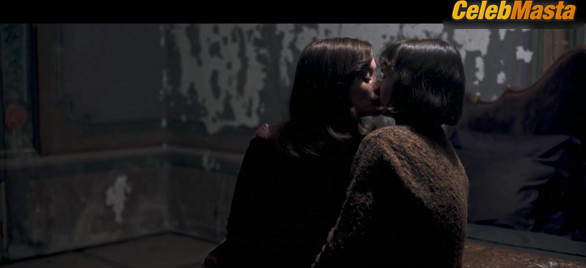 Clara Pacini Marion Cotillard And Share Lesbian Scene In - Photo 1 of 5