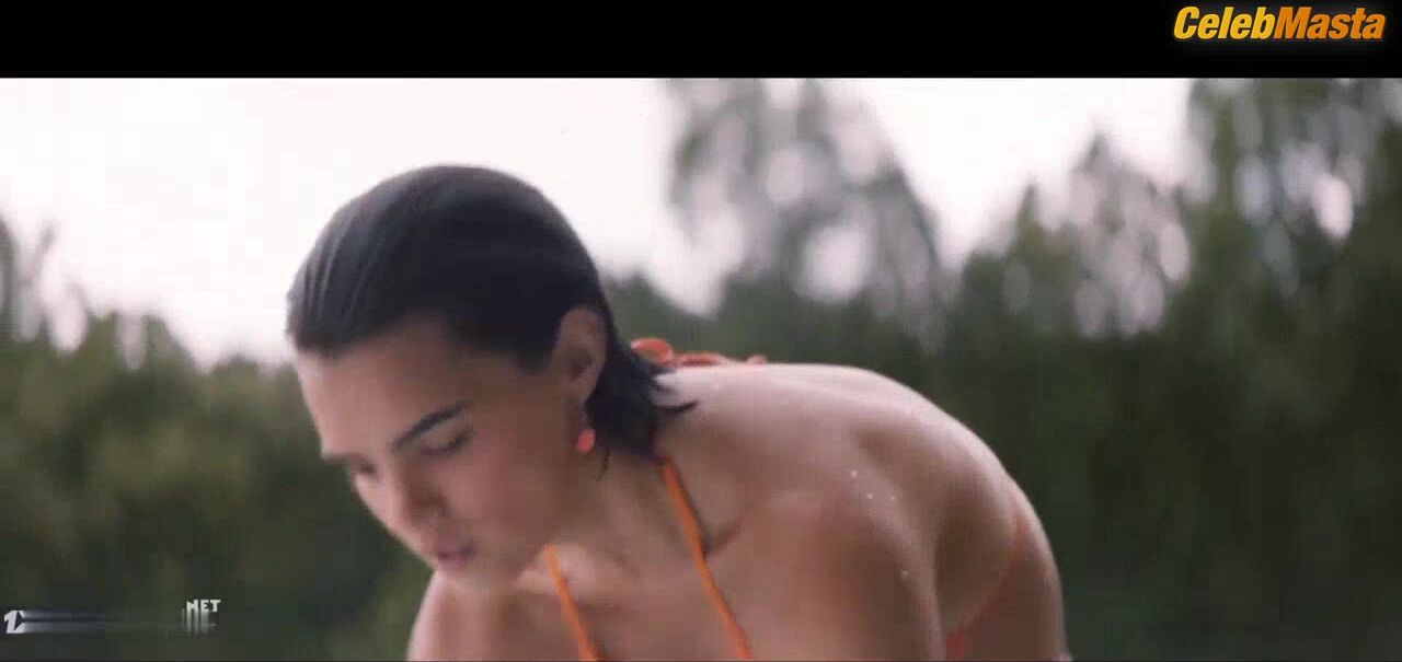 Brianna Hildebrand ’s Booty, Tits Scene From The Time - Photo 2 of 5 photo 5